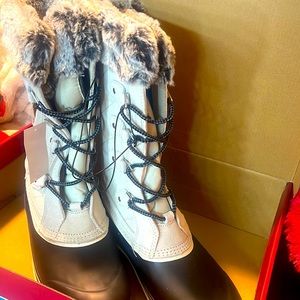 Never before work KHOMBU boots.